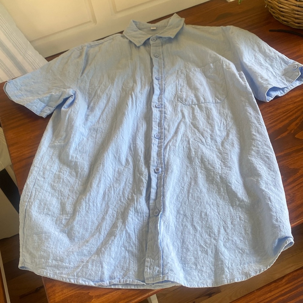Men’s medium button up shirt